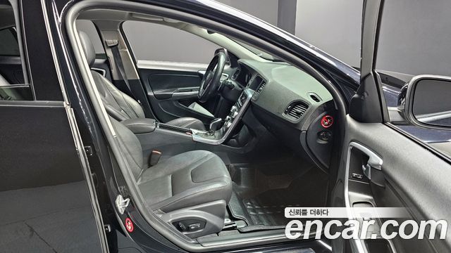 Volvo S60 2015 — photo 11
