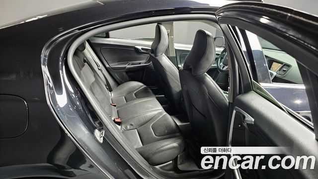 Volvo S60 2015 — photo 12