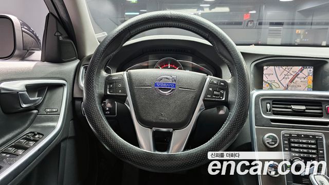 Volvo S60 2015 — photo 13