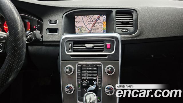 Volvo S60 2015 — photo 14
