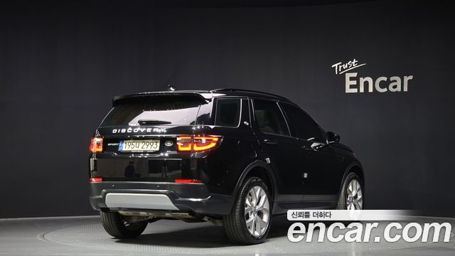 Land Rover Discovery Sport 2023 — photo 2