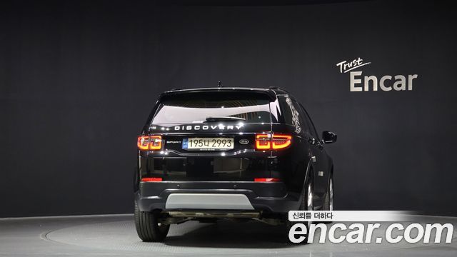 Land Rover Discovery Sport 2023 — photo 4