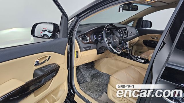 Kia Canival 2019 — photo 10