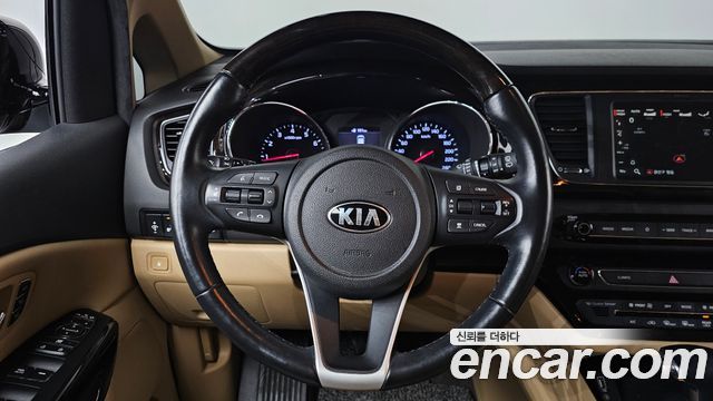Kia Canival 2019 — photo 13