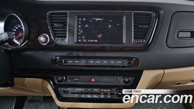Kia Canival 2019 — photo 15