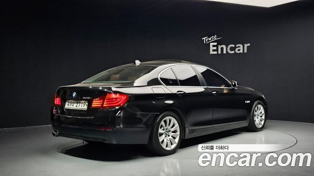 BMW 5-Series 2012 — photo 2