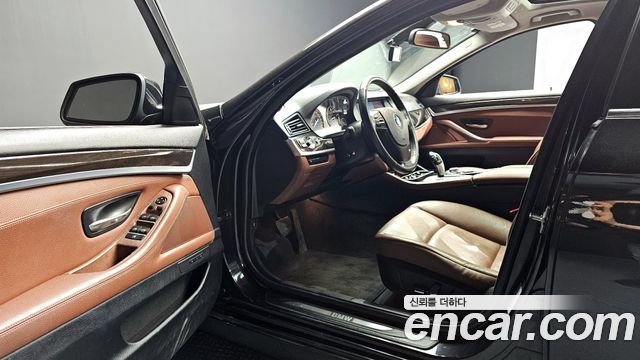 BMW 5-Series 2012 — photo 12