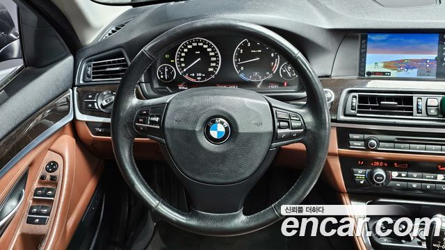 BMW 5-Series 2012 — photo 14