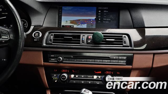 BMW 5-Series 2012 — photo 16