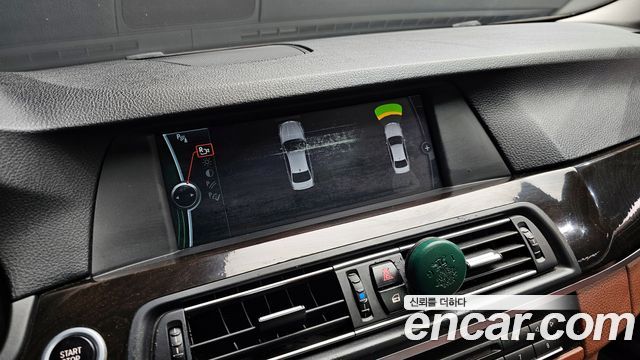 BMW 5-Series 2012 — photo 17