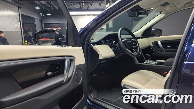 Land Rover Discovery Sport 2023 — photo 10