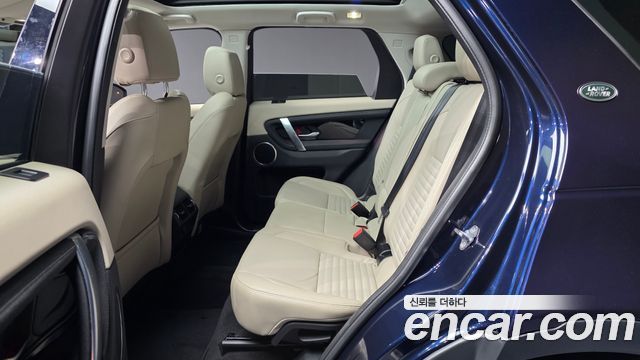 Land Rover Discovery Sport 2023 — photo 12