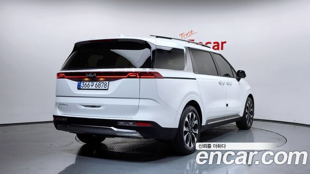 Kia Canival 2023 — photo 2