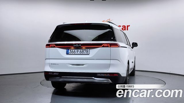 Kia Canival 2023 — photo 4