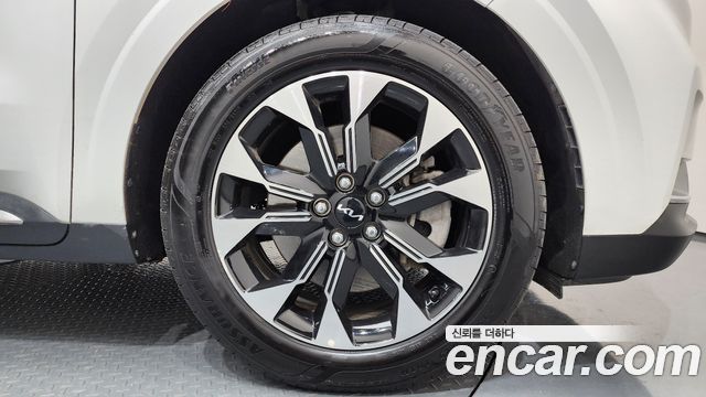 Kia Canival 2023 — photo 5