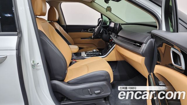 Kia Canival 2023 — photo 11
