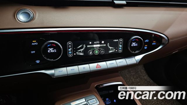 Genesis GV70 2021 — photo 17