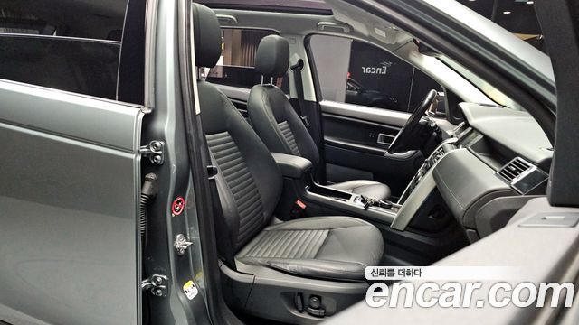 Land Rover Discovery Sport 2018 — photo 12