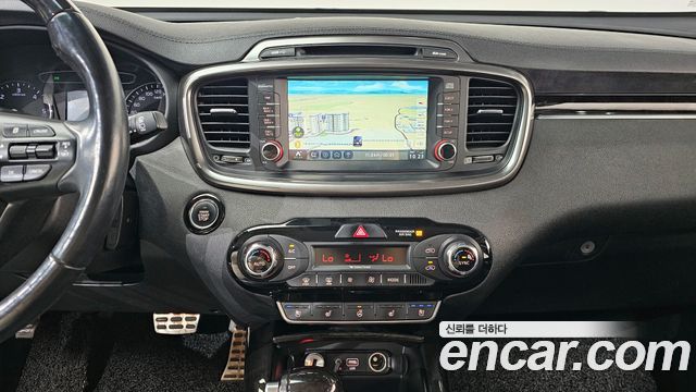 Kia Sorento 2017 — photo 15