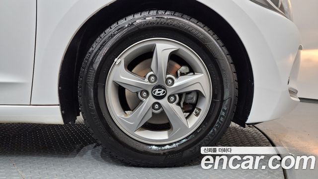 Hyundai AVANTE 2016 — photo 5