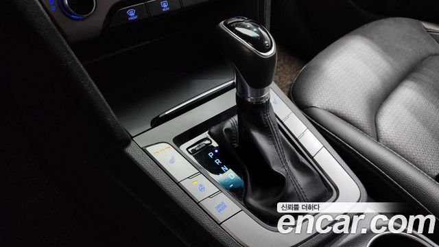 Hyundai AVANTE 2016 — photo 9