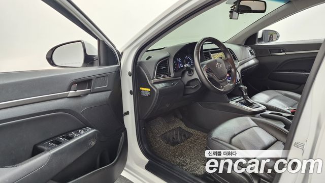 Hyundai AVANTE 2016 — photo 10