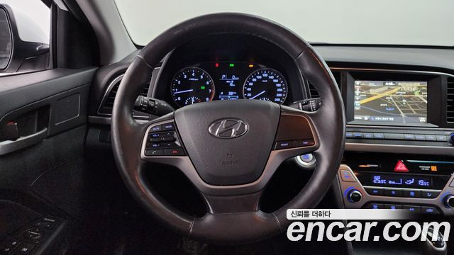 Hyundai AVANTE 2016 — photo 13