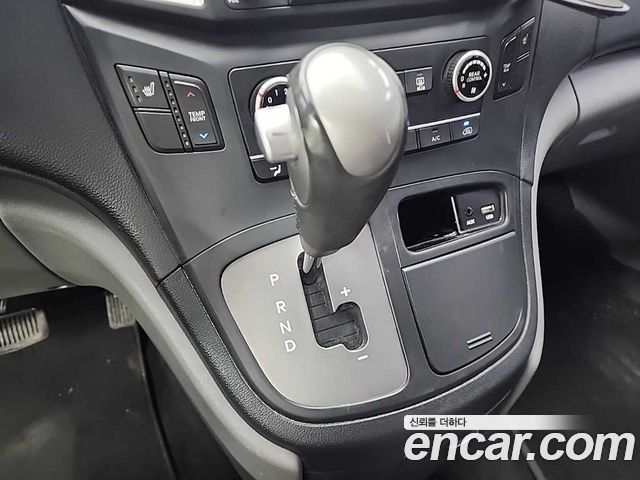 Hyundai Starex 2019 — photo 9