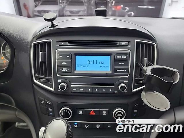 Hyundai Starex 2019 — photo 18