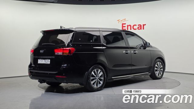 Kia Canival 2016 — photo 2