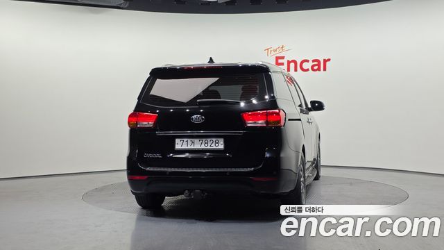 Kia Canival 2016 — photo 4