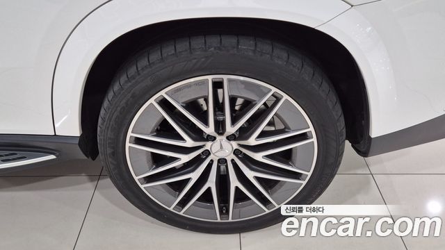 Mercedes-Benz GLE-Class 2025 — photo 11