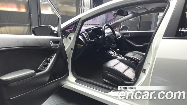 Kia K3 2017 — photo 10