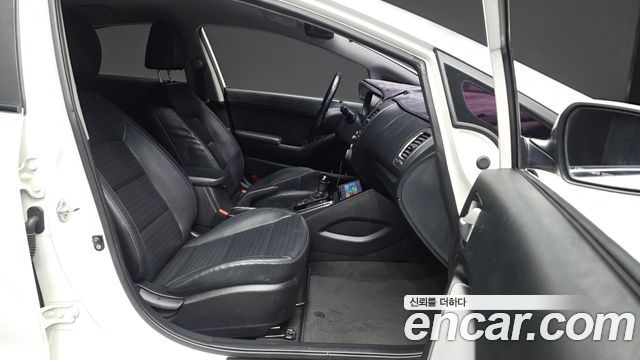 Kia K3 2017 — photo 11