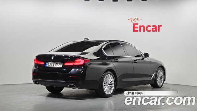 BMW 5-Series 2022 — photo 2