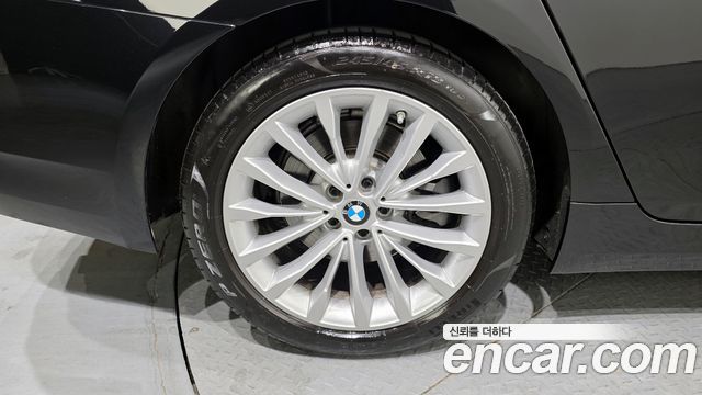 BMW 5-Series 2022 — photo 5