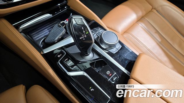 BMW 5-Series 2022 — photo 9