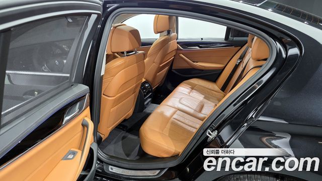 BMW 5-Series 2022 — photo 11
