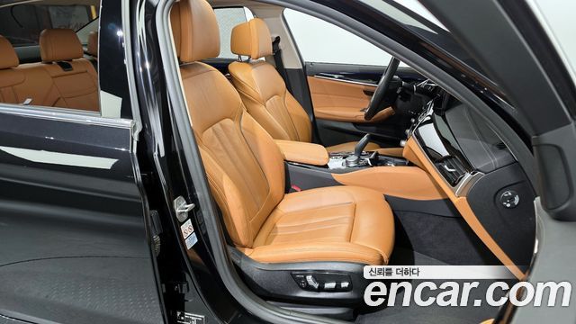 BMW 5-Series 2022 — photo 12