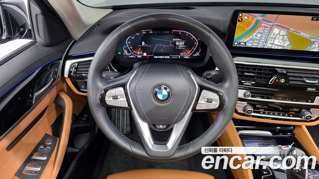 BMW 5-Series 2022 — photo 13