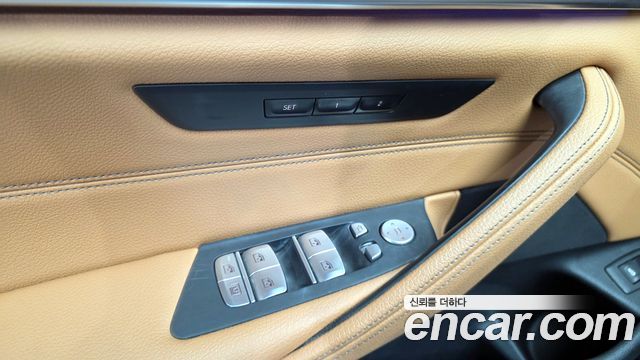 BMW 5-Series 2022 — photo 17