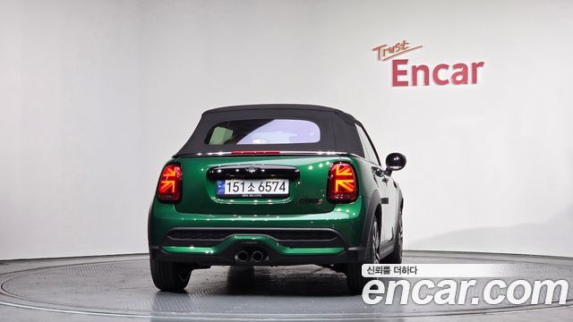 Mini Cooper Convertible 2024 — photo 4