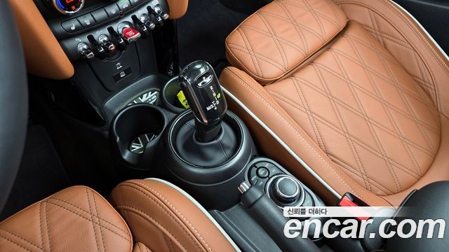 Mini Cooper Convertible 2024 — photo 9