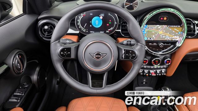 Mini Cooper Convertible 2024 — photo 13