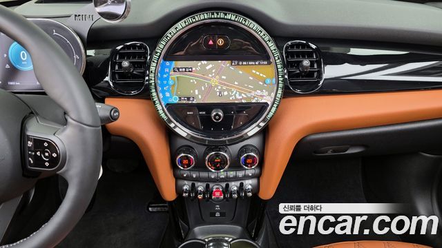 Mini Cooper Convertible 2024 — photo 14