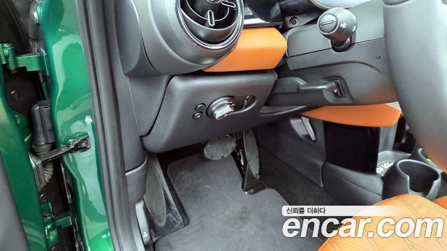 Mini Cooper Convertible 2024 — photo 17