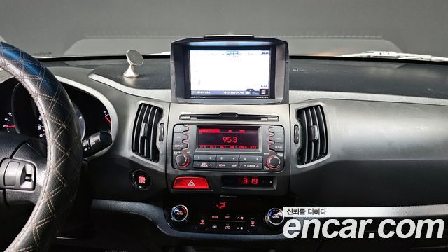 Kia Sportage 2011 — photo 17