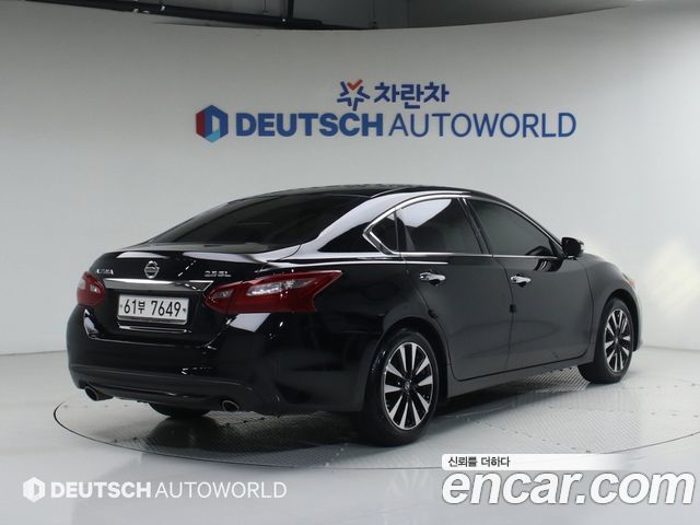 Nissan Altima 2018 — photo 2