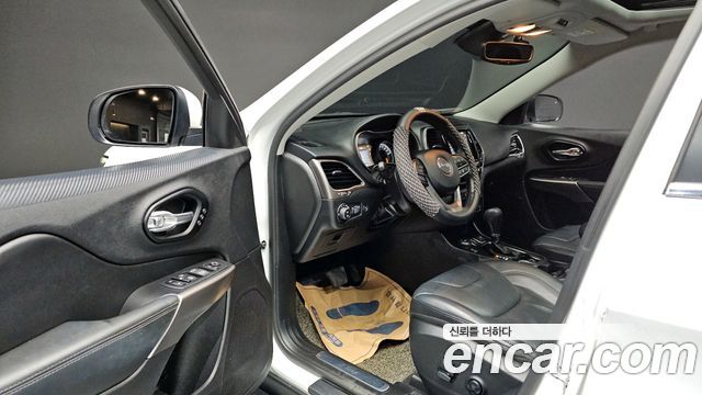 Jeep Cherokee 2020 — photo 10