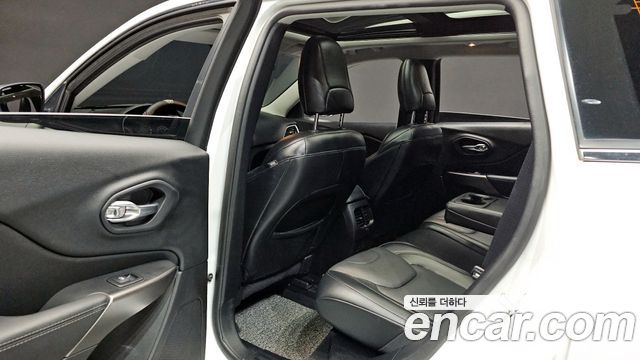 Jeep Cherokee 2020 — photo 11
